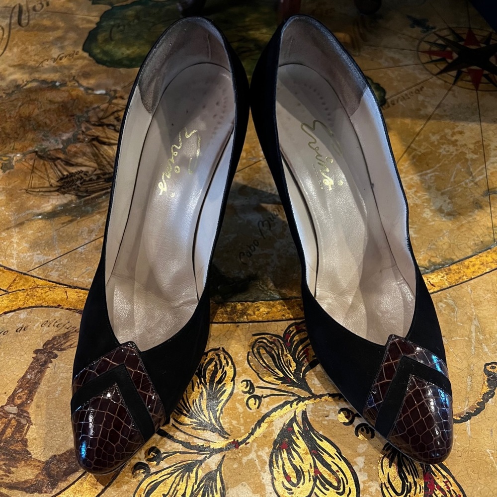Vintage 2 Tone Suede & Alligator Detailed Heels